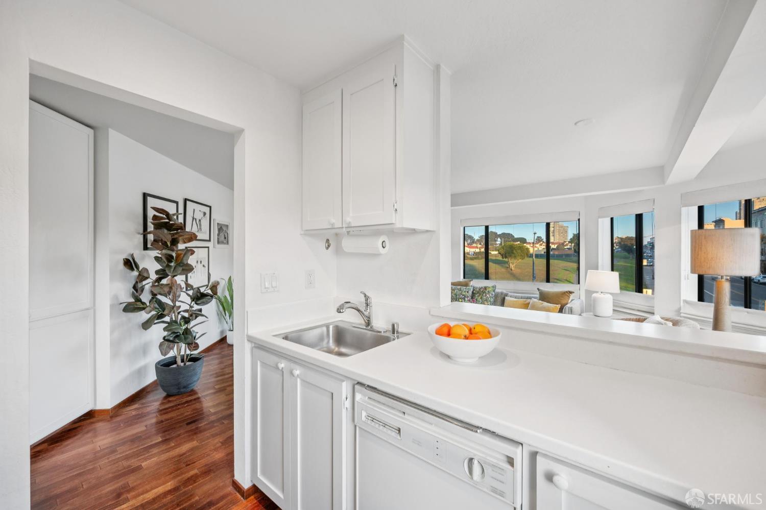 Detail Gallery Image 15 of 42 For 3501 Laguna St #208,  San Francisco,  CA 94123 - 1 Beds | 1 Baths