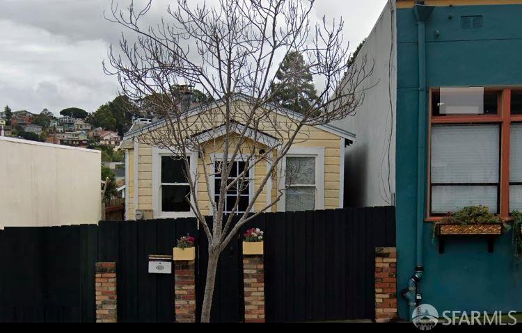 Detail Gallery Image 3 of 3 For 213 Visitacion Ave, Brisbane,  CA 94005 - 7 Beds | 4/1 Baths