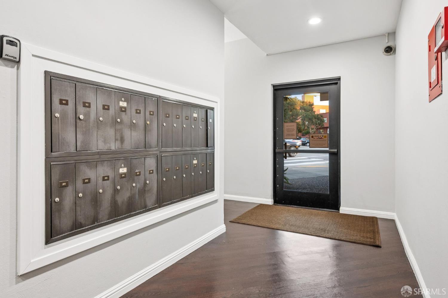 Detail Gallery Image 32 of 42 For 3501 Laguna St #208,  San Francisco,  CA 94123 - 1 Beds | 1 Baths