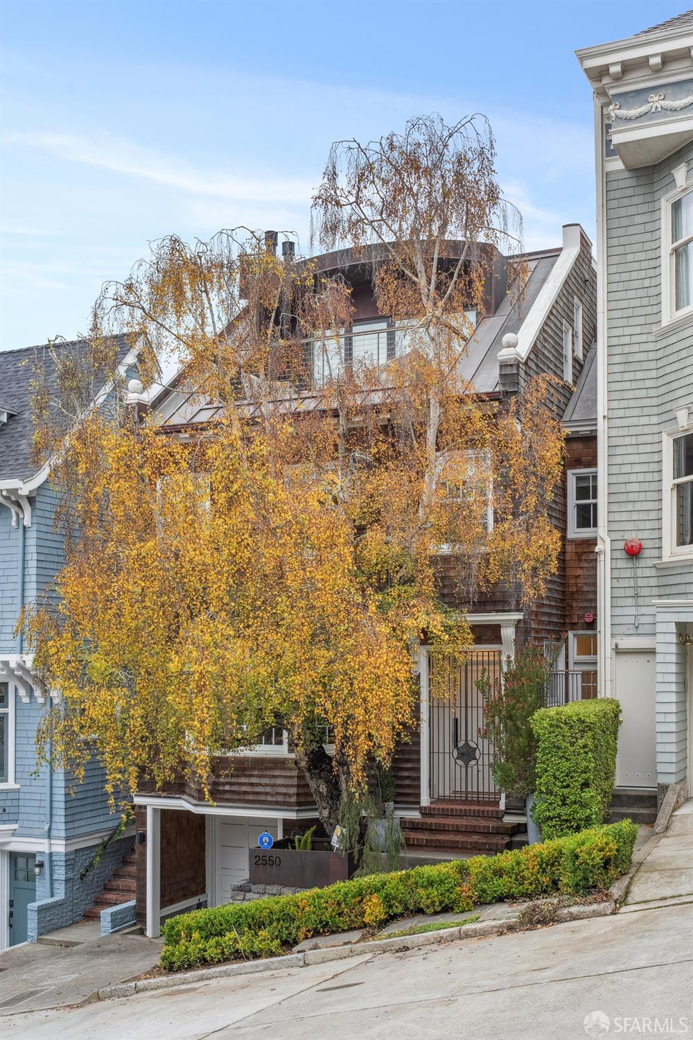 Detail Gallery Image 2 of 91 For 2550 Baker St, San Francisco,  CA 94123 - 5 Beds | 4/1 Baths