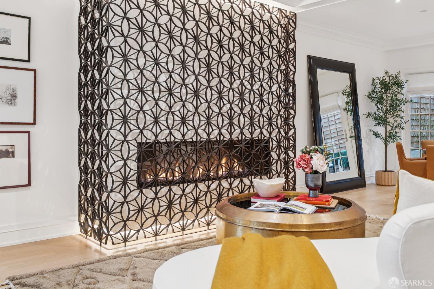 Detail Gallery Image 8 of 91 For 2550 Baker St, San Francisco,  CA 94123 - 5 Beds | 4/1 Baths