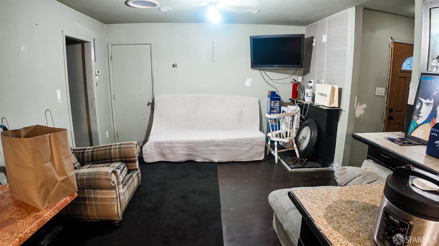 Detail Gallery Image 10 of 32 For 2719 Xavier St, East Palo Alto,  CA 94303 - 7 Beds | 4/1 Baths