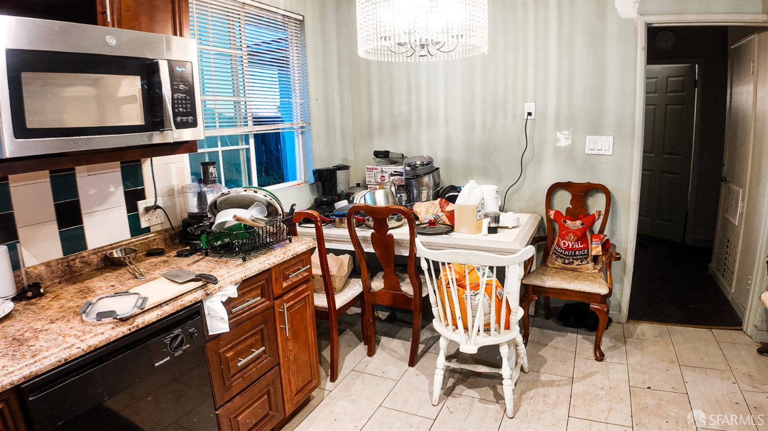 Detail Gallery Image 14 of 32 For 2719 Xavier St, East Palo Alto,  CA 94303 - 7 Beds | 4/1 Baths