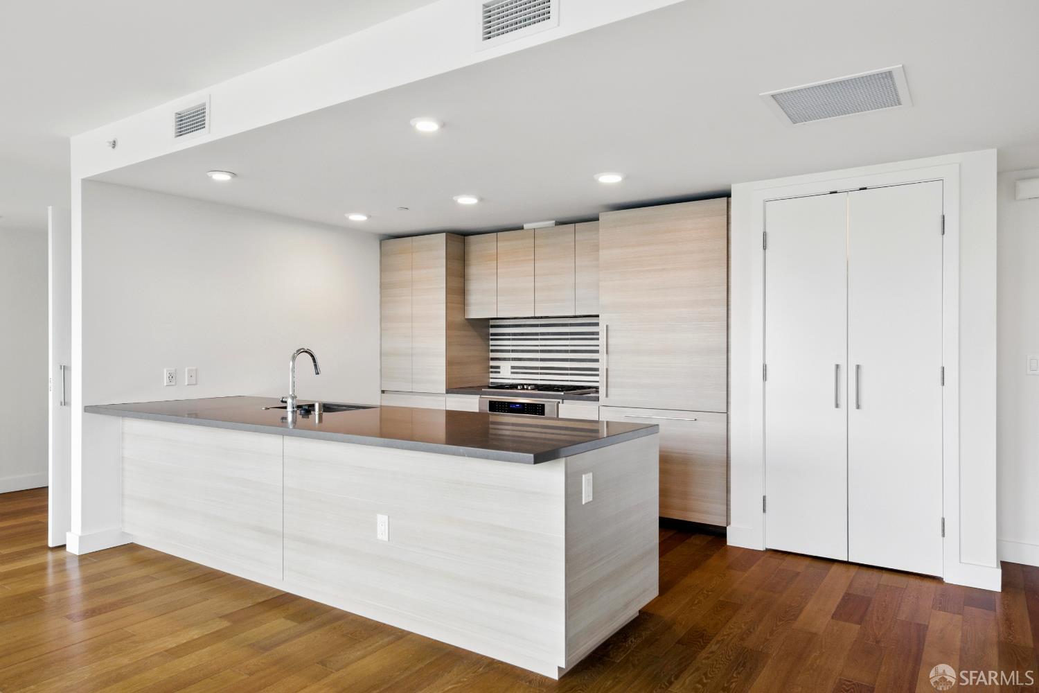 Photo #7: 425091359 Listing: Photo #7