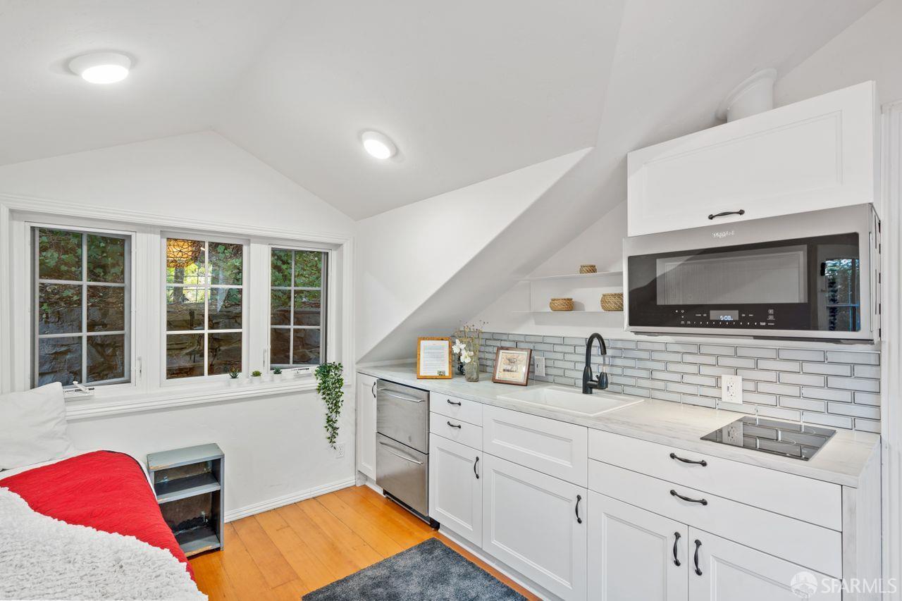 Detail Gallery Image 3 of 5 For 111 Fey Dr, Burlingame,  CA 94010 - 1 Beds | 1 Baths