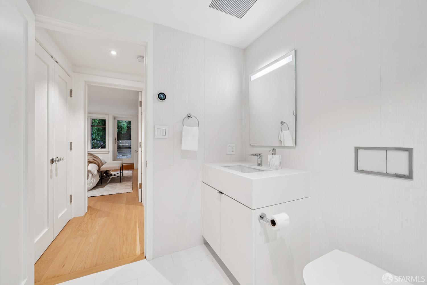 Detail Gallery Image 68 of 91 For 2550 Baker St, San Francisco,  CA 94123 - 5 Beds | 4/1 Baths