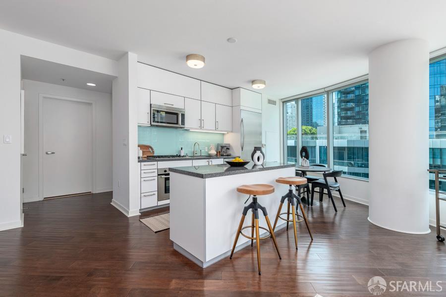 Detail Gallery Image 4 of 30 For 301 Main St 5g,  San Francisco,  CA 94105 - 2 Beds | 2 Baths