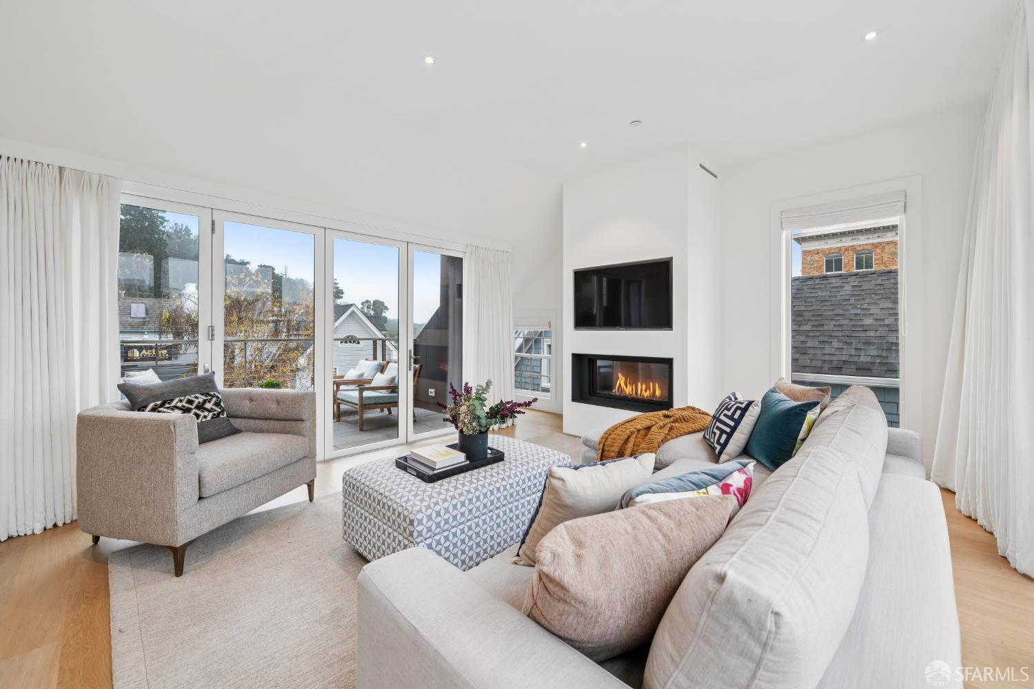 Detail Gallery Image 59 of 91 For 2550 Baker St, San Francisco,  CA 94123 - 5 Beds | 4/1 Baths