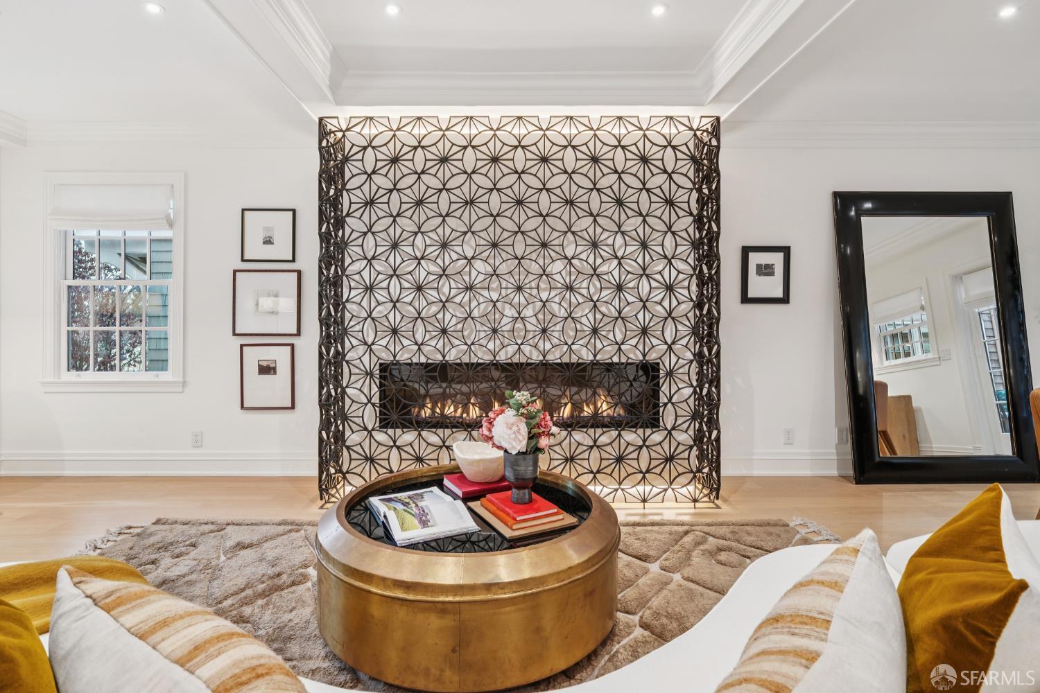 Detail Gallery Image 9 of 91 For 2550 Baker St, San Francisco,  CA 94123 - 5 Beds | 4/1 Baths