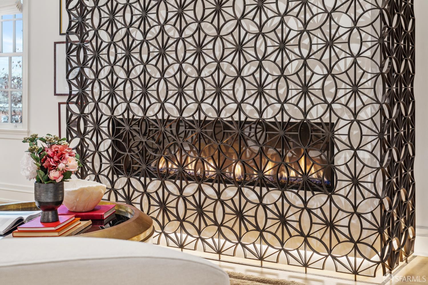 Detail Gallery Image 10 of 91 For 2550 Baker St, San Francisco,  CA 94123 - 5 Beds | 4/1 Baths