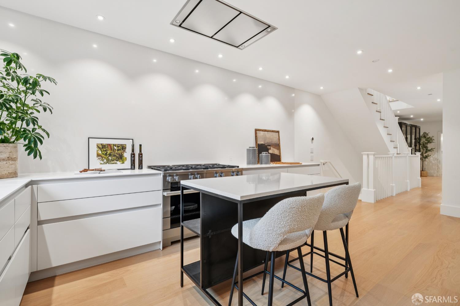 Detail Gallery Image 21 of 91 For 2550 Baker St, San Francisco,  CA 94123 - 5 Beds | 4/1 Baths