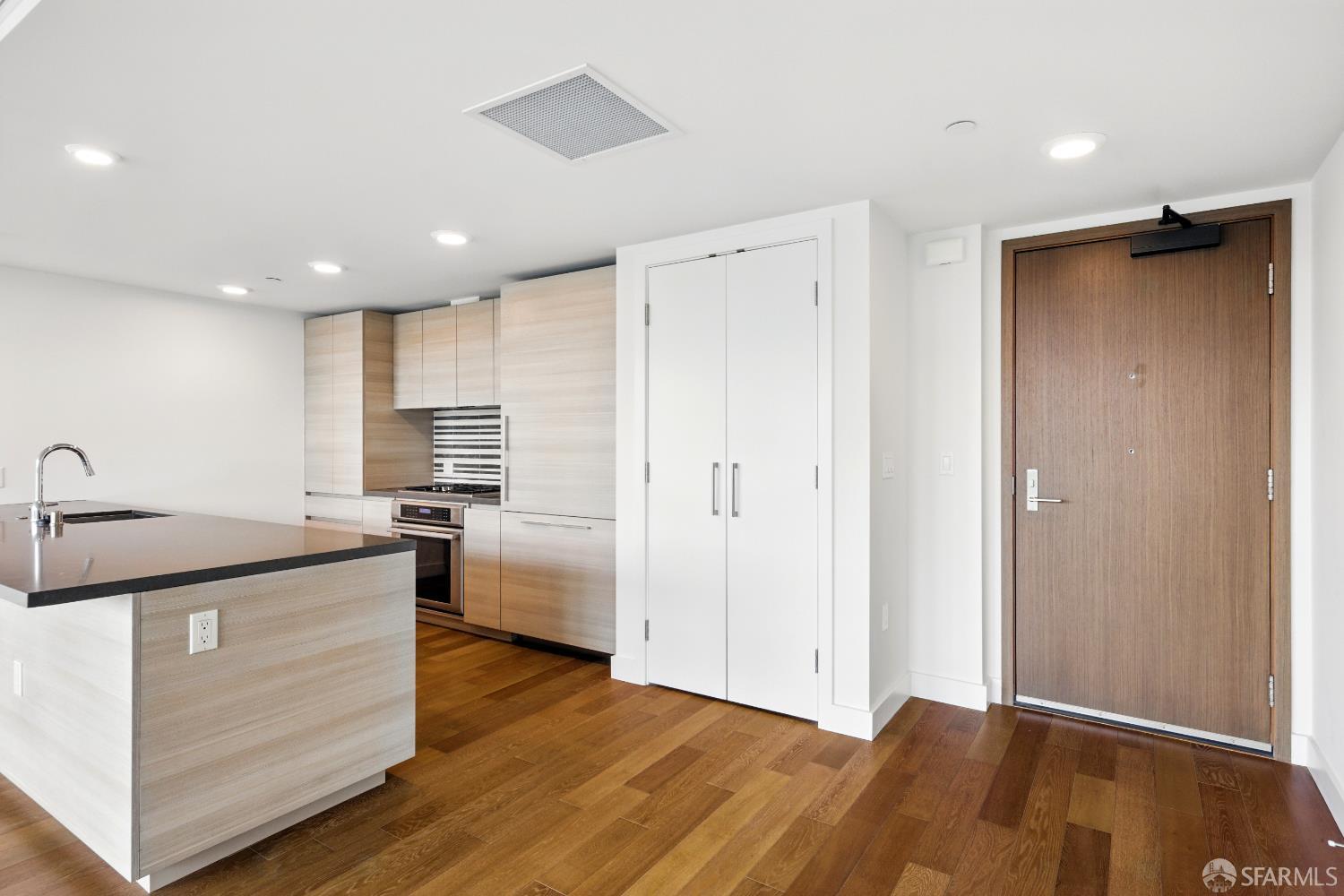 Photo #8: 425091359 Listing: Photo #8