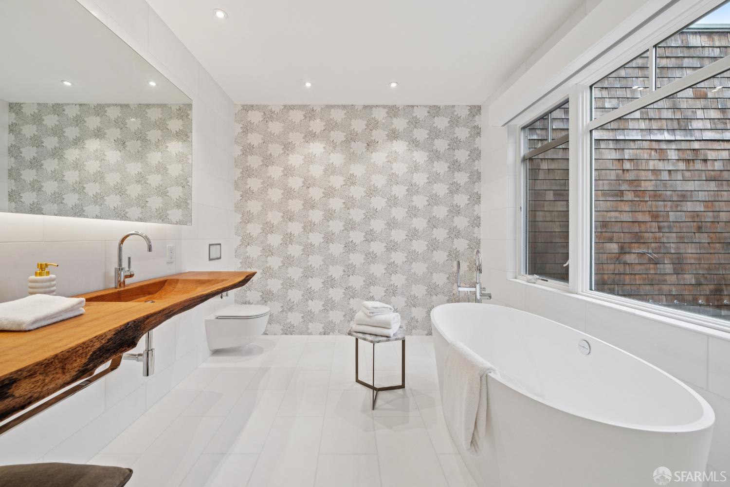 Detail Gallery Image 47 of 91 For 2550 Baker St, San Francisco,  CA 94123 - 5 Beds | 4/1 Baths