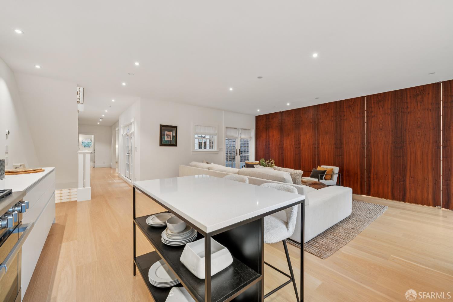 Detail Gallery Image 22 of 91 For 2550 Baker St, San Francisco,  CA 94123 - 5 Beds | 4/1 Baths