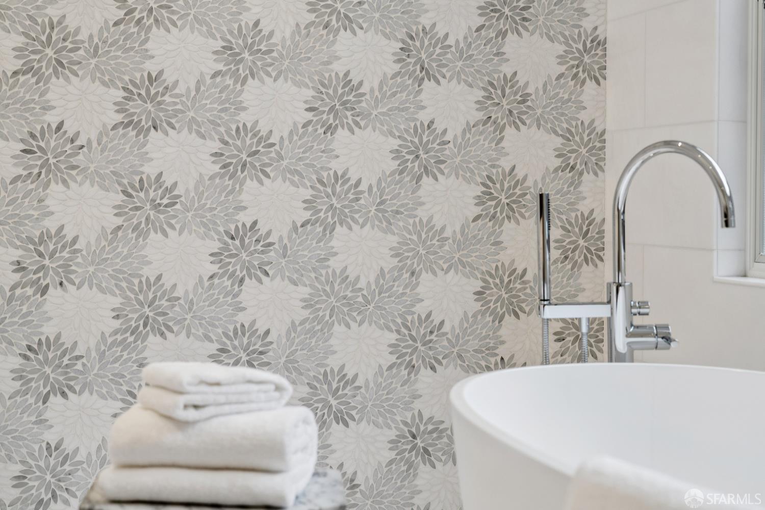 Detail Gallery Image 48 of 91 For 2550 Baker St, San Francisco,  CA 94123 - 5 Beds | 4/1 Baths