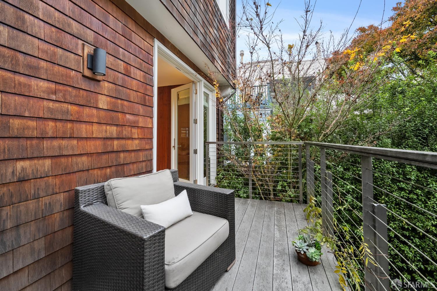 Detail Gallery Image 26 of 91 For 2550 Baker St, San Francisco,  CA 94123 - 5 Beds | 4/1 Baths