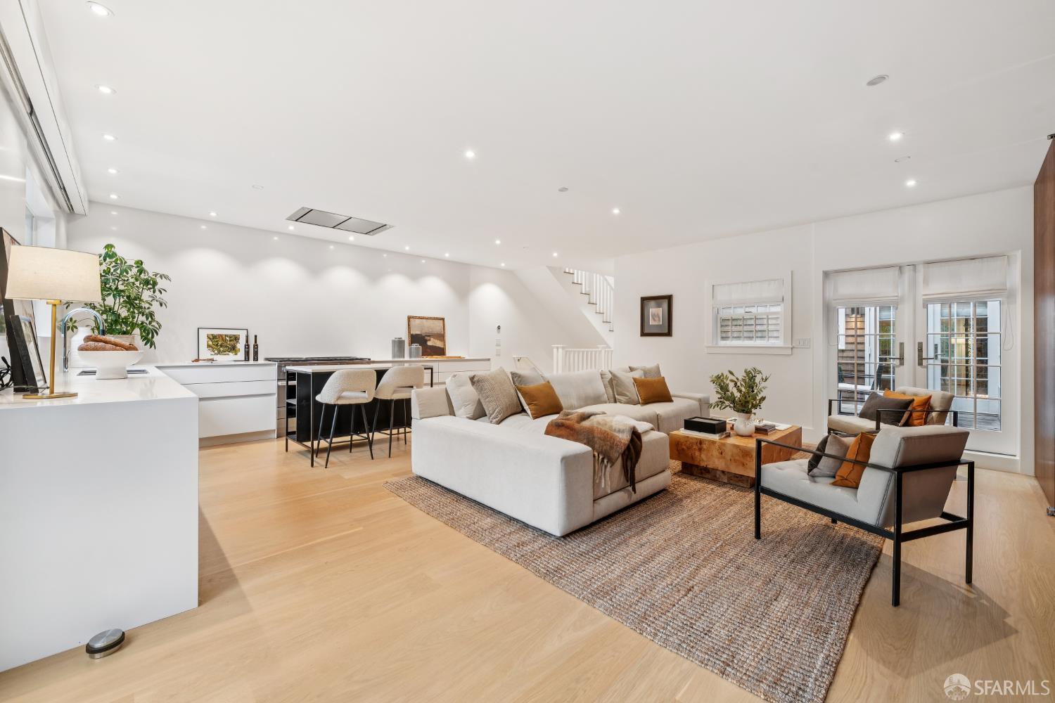 Detail Gallery Image 20 of 91 For 2550 Baker St, San Francisco,  CA 94123 - 5 Beds | 4/1 Baths