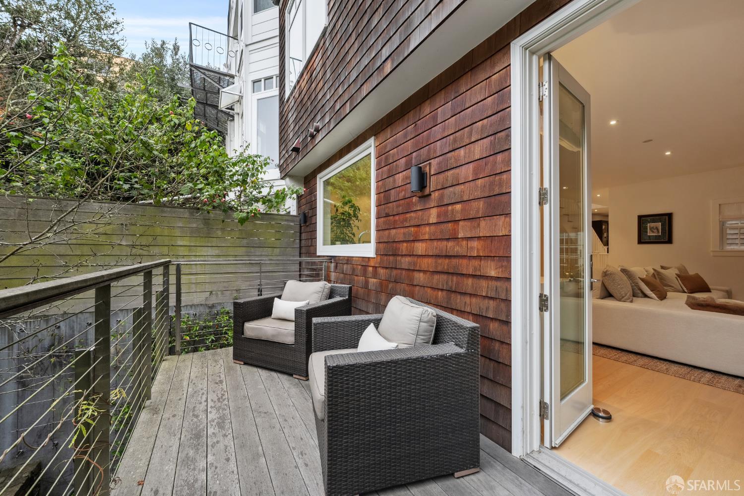 Detail Gallery Image 24 of 91 For 2550 Baker St, San Francisco,  CA 94123 - 5 Beds | 4/1 Baths