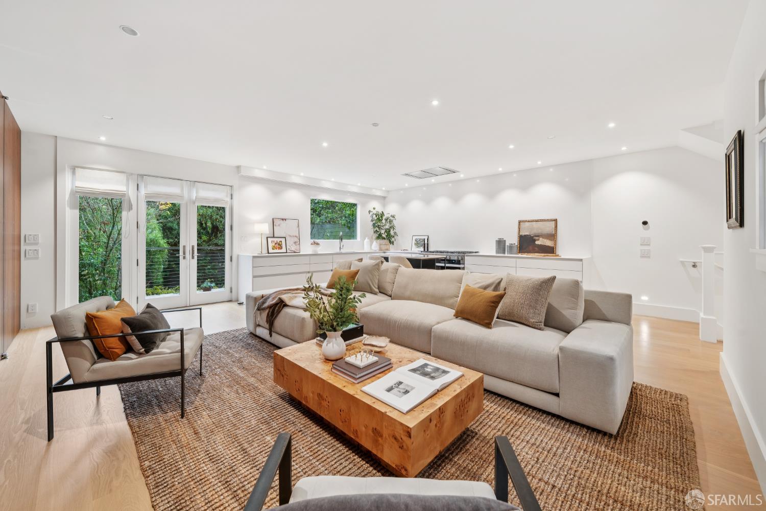 Detail Gallery Image 19 of 91 For 2550 Baker St, San Francisco,  CA 94123 - 5 Beds | 4/1 Baths