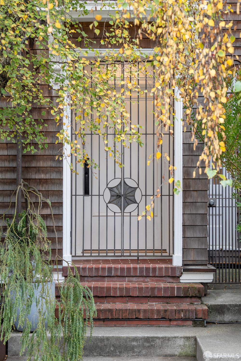 Detail Gallery Image 4 of 91 For 2550 Baker St, San Francisco,  CA 94123 - 5 Beds | 4/1 Baths