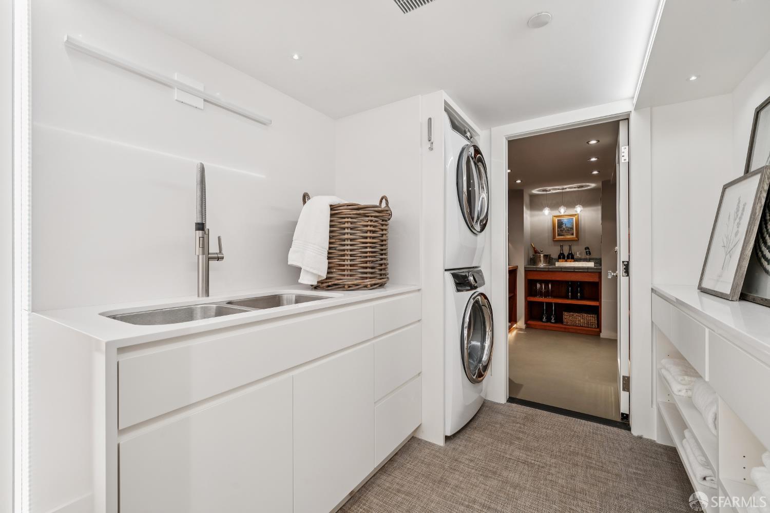 Detail Gallery Image 64 of 91 For 2550 Baker St, San Francisco,  CA 94123 - 5 Beds | 4/1 Baths