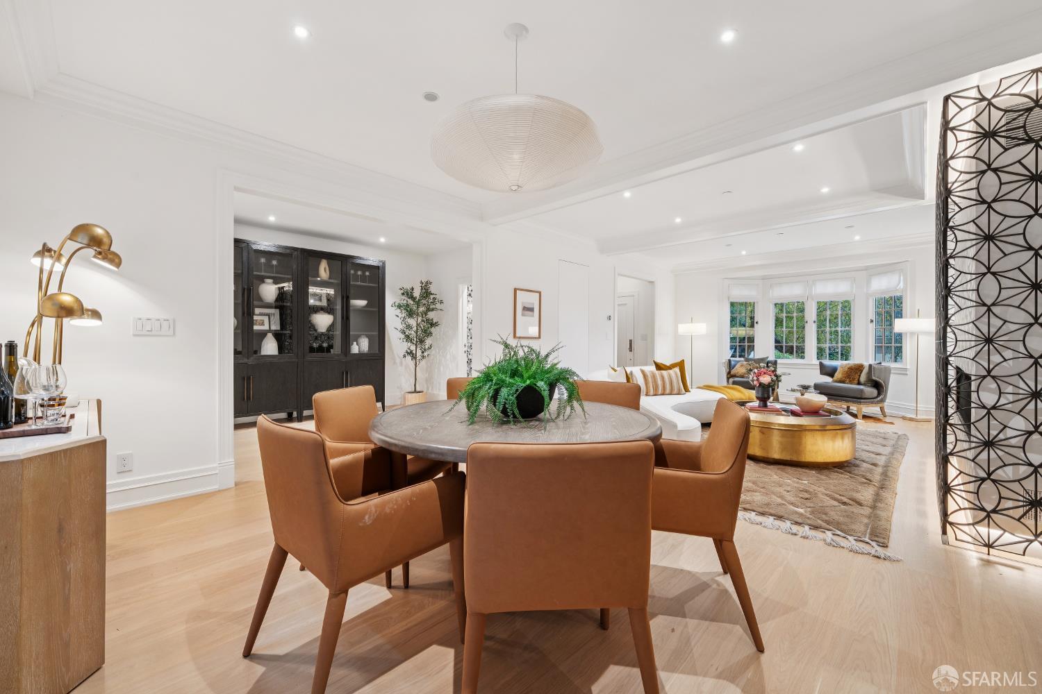 Detail Gallery Image 11 of 91 For 2550 Baker St, San Francisco,  CA 94123 - 5 Beds | 4/1 Baths