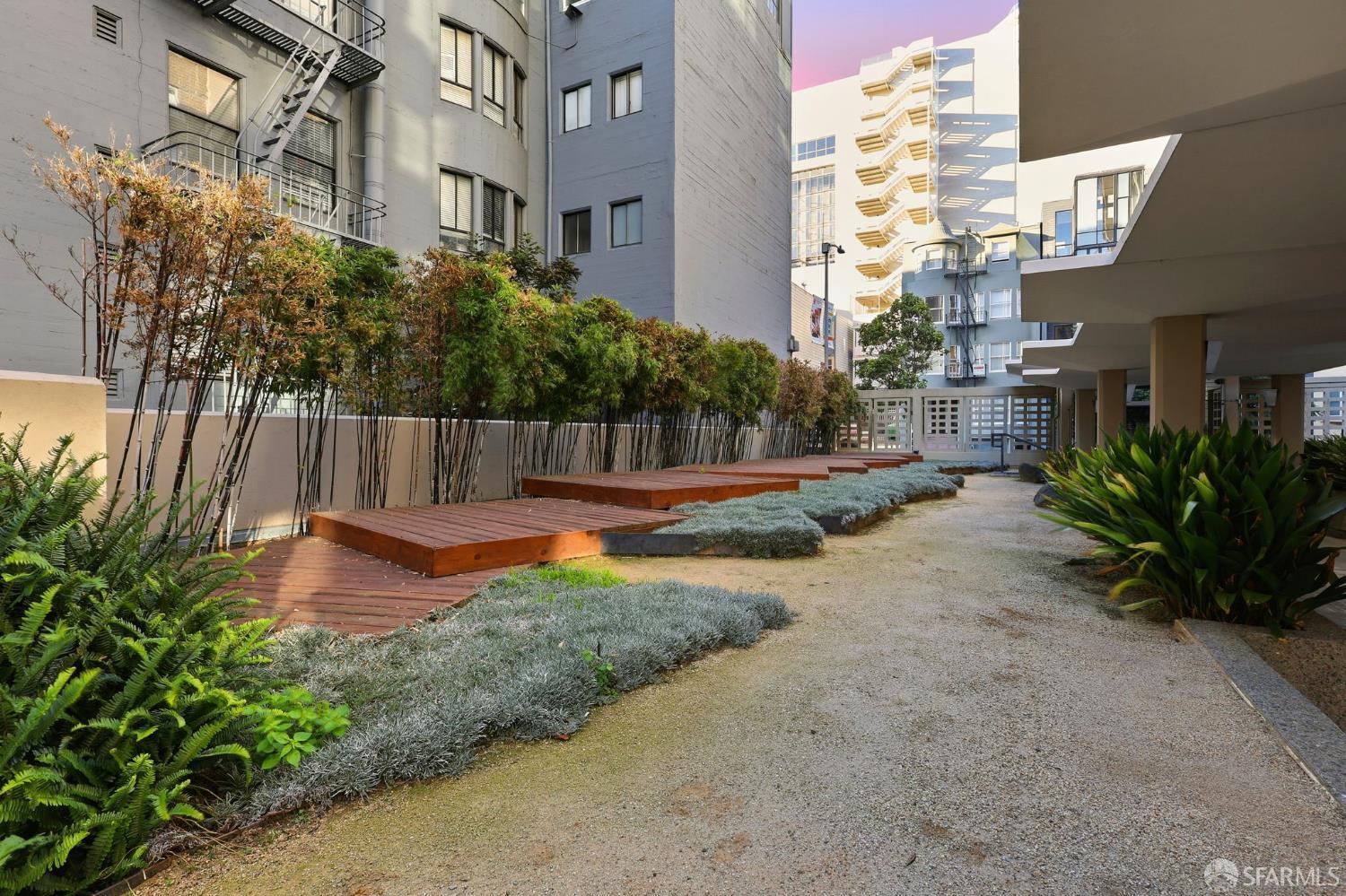 Photo #24: 425070347 Listing: Photo #24