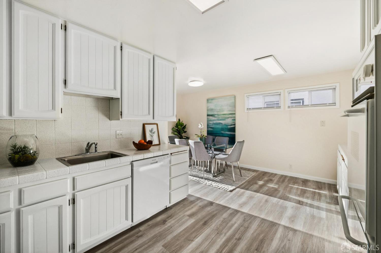 Detail Gallery Image 10 of 45 For 1231 Edgewood Way, South San Francisco,  CA 94080 - 3 Beds | 2 Baths