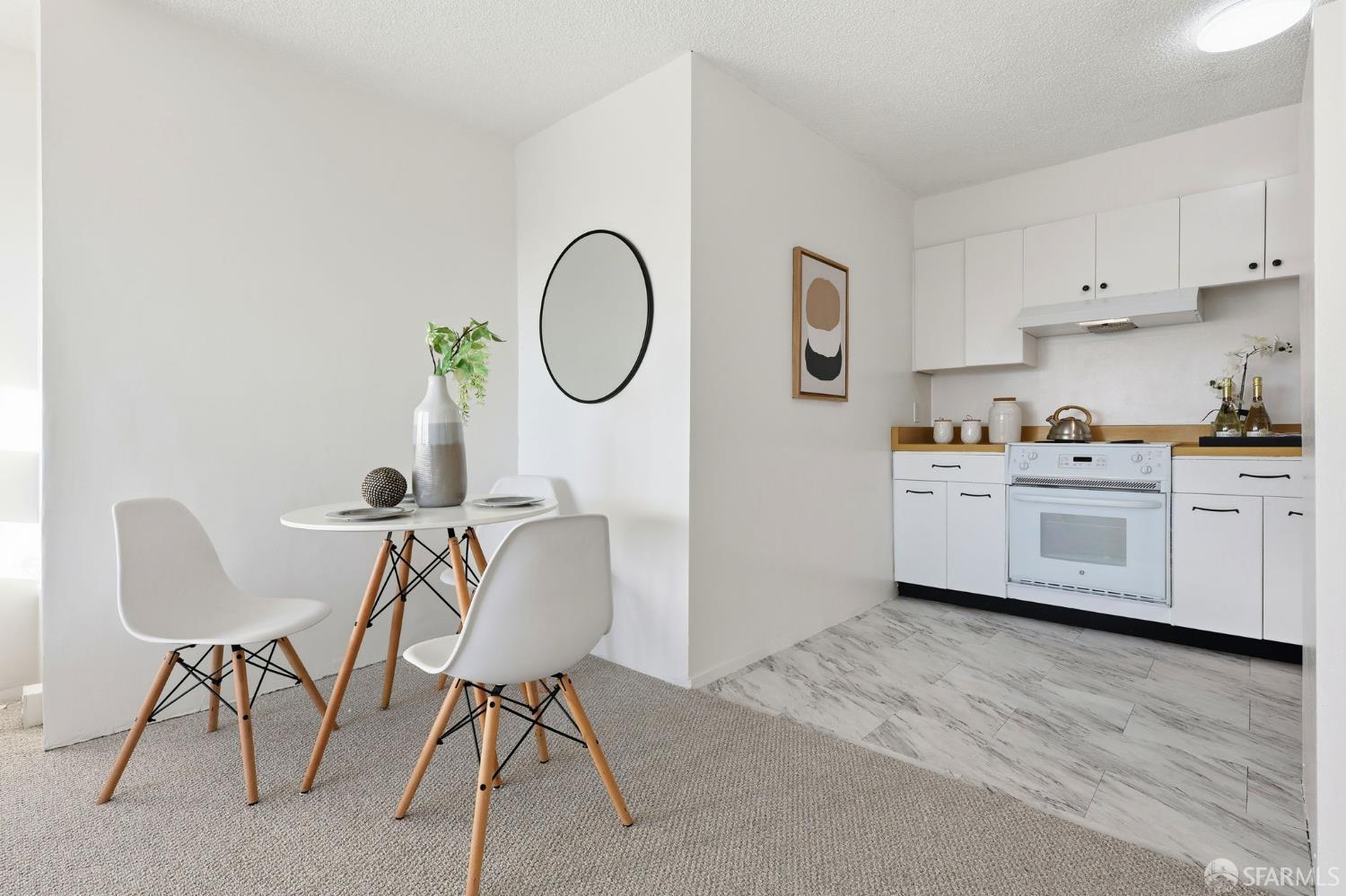 Photo #8: 425070347 Listing: Photo #8