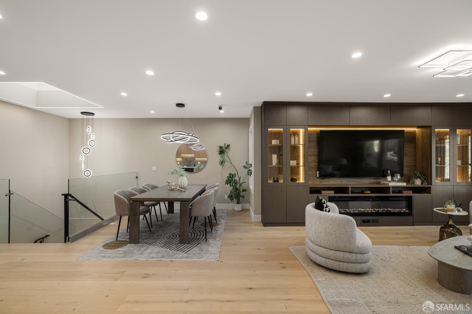 Detail Gallery Image 4 of 82 For 1047 Plymouth Ave, San Francisco,  CA 94112 - 4 Beds | 4 Baths