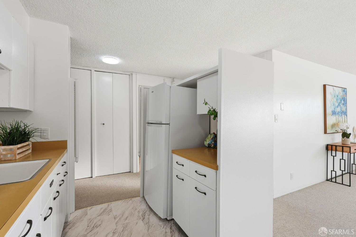 Photo #6: 425070347 Listing: Photo #6