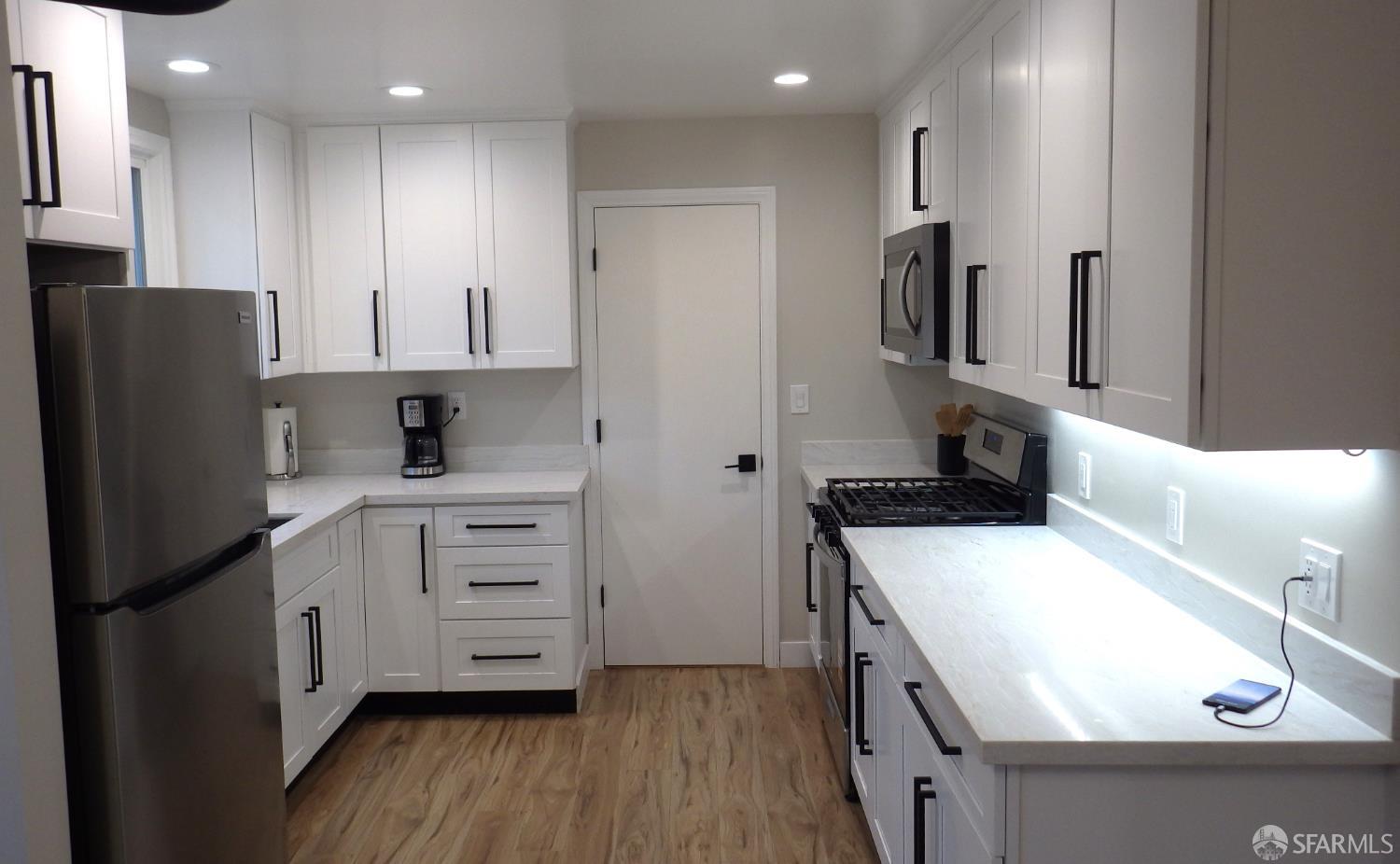 Detail Gallery Image 8 of 19 For 735 Maddux Dr, Daly City,  CA 94015 - 3 Beds | 1 Baths