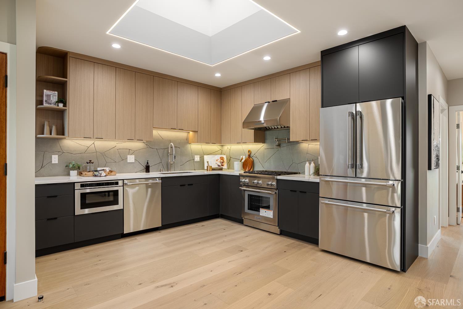 Detail Gallery Image 12 of 82 For 1047 Plymouth Ave, San Francisco,  CA 94112 - 4 Beds | 4 Baths