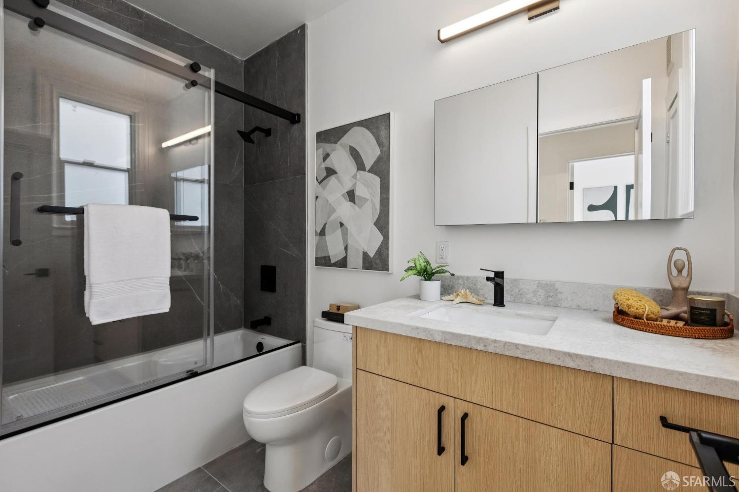 Detail Gallery Image 7 of 13 For 880 26th Ave #3,  San Francisco,  CA 94121 - 2 Beds | 1 Baths