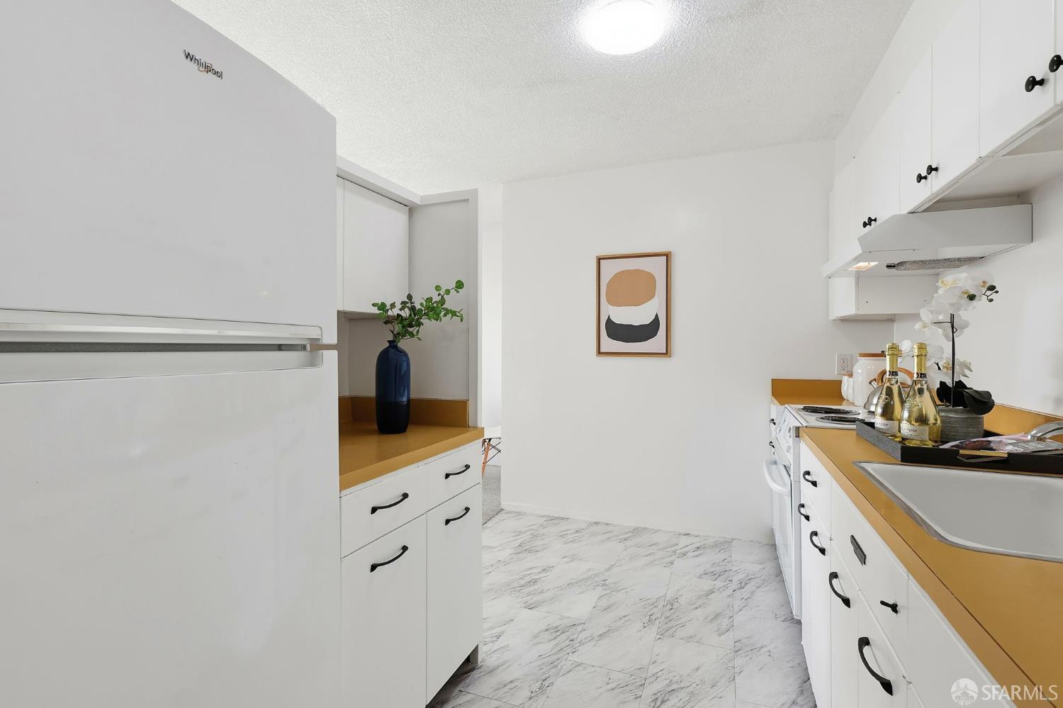 Photo #10: 425070347 Listing: Photo #10