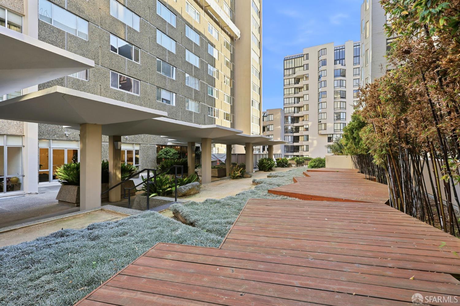 Photo #19: 425070347 Listing: Photo #19