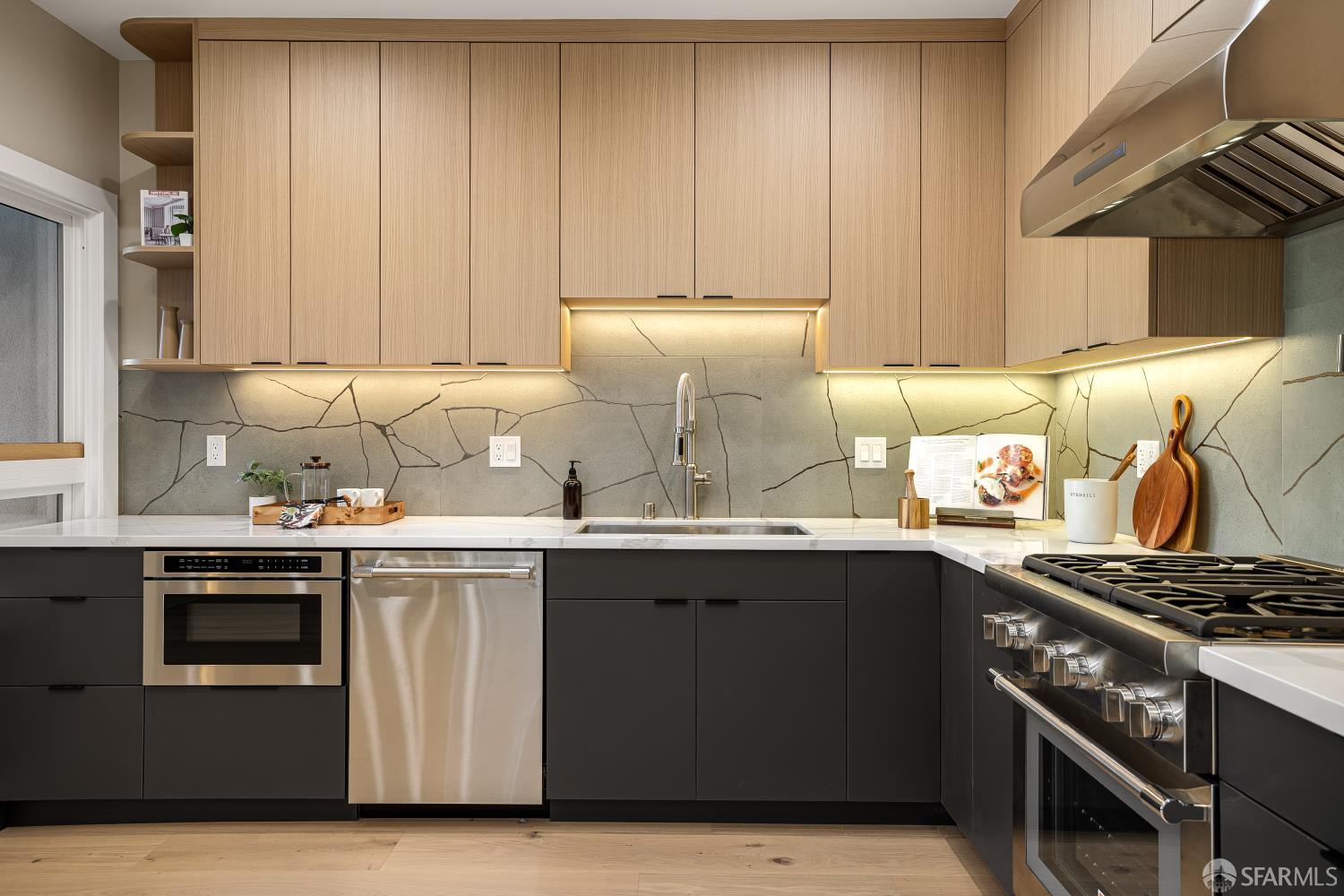 Detail Gallery Image 10 of 82 For 1047 Plymouth Ave, San Francisco,  CA 94112 - 4 Beds | 4 Baths