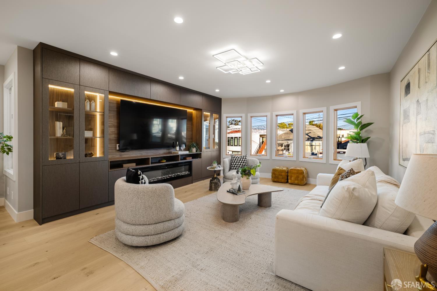 Detail Gallery Image 6 of 82 For 1047 Plymouth Ave, San Francisco,  CA 94112 - 4 Beds | 4 Baths