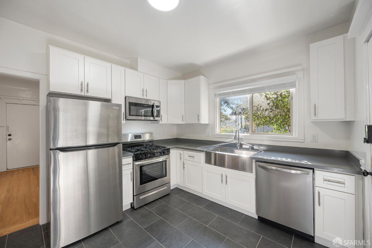 Detail Gallery Image 6 of 82 For 2941 Harrison St, Oakland,  CA 94611 - – Beds | – Baths