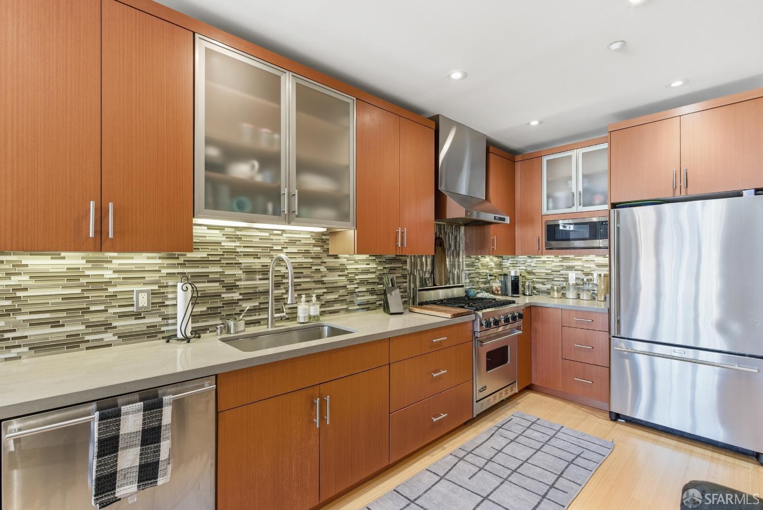 Detail Gallery Image 6 of 14 For 1725 Washington St #9,  San Francisco,  CA 94109 - 2 Beds | 2 Baths