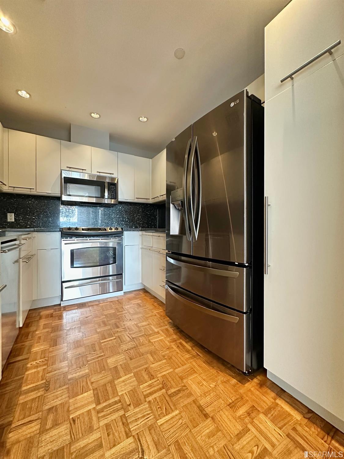 Detail Gallery Image 2 of 22 For 333 Bush St #4003,  San Francisco,  CA 94104 - 2 Beds | 2 Baths