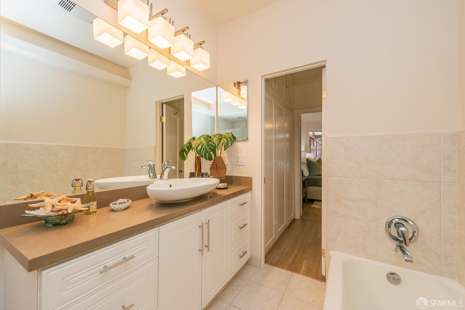 Detail Gallery Image 12 of 27 For 1183 Chestnut St, San Francisco,  CA 94109 - – Beds | – Baths