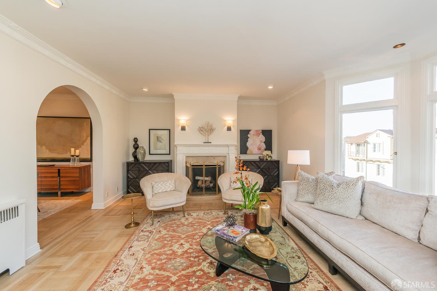 Detail Gallery Image 4 of 27 For 1183 Chestnut St, San Francisco,  CA 94109 - – Beds | – Baths