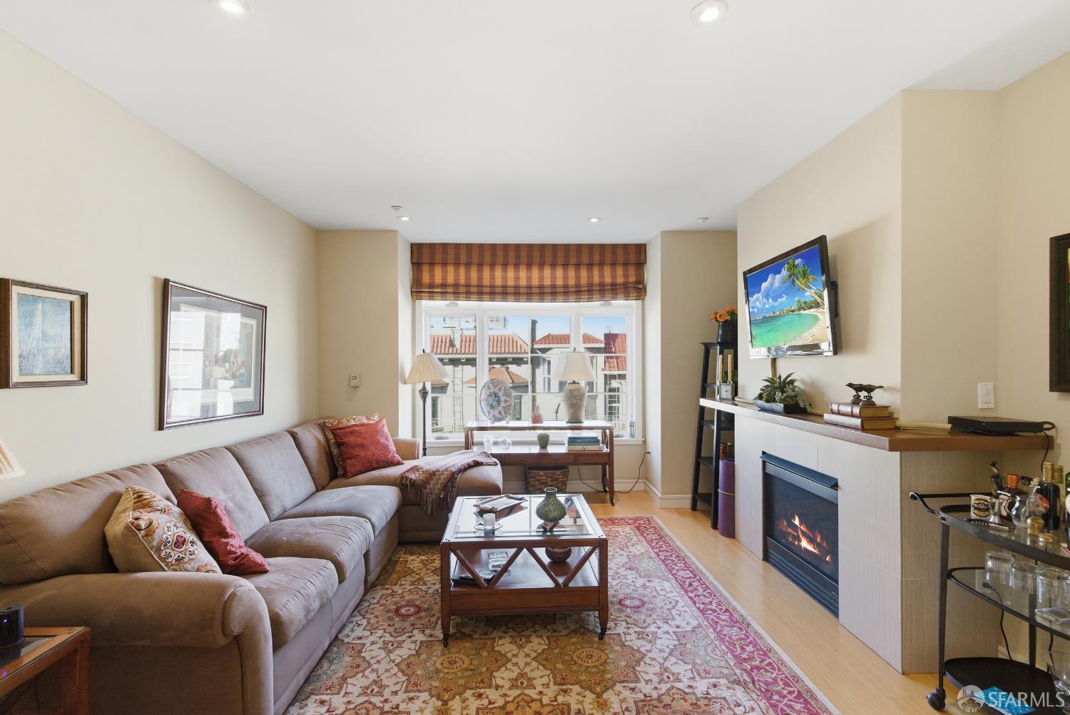 Detail Gallery Image 9 of 14 For 1725 Washington St #9,  San Francisco,  CA 94109 - 2 Beds | 2 Baths