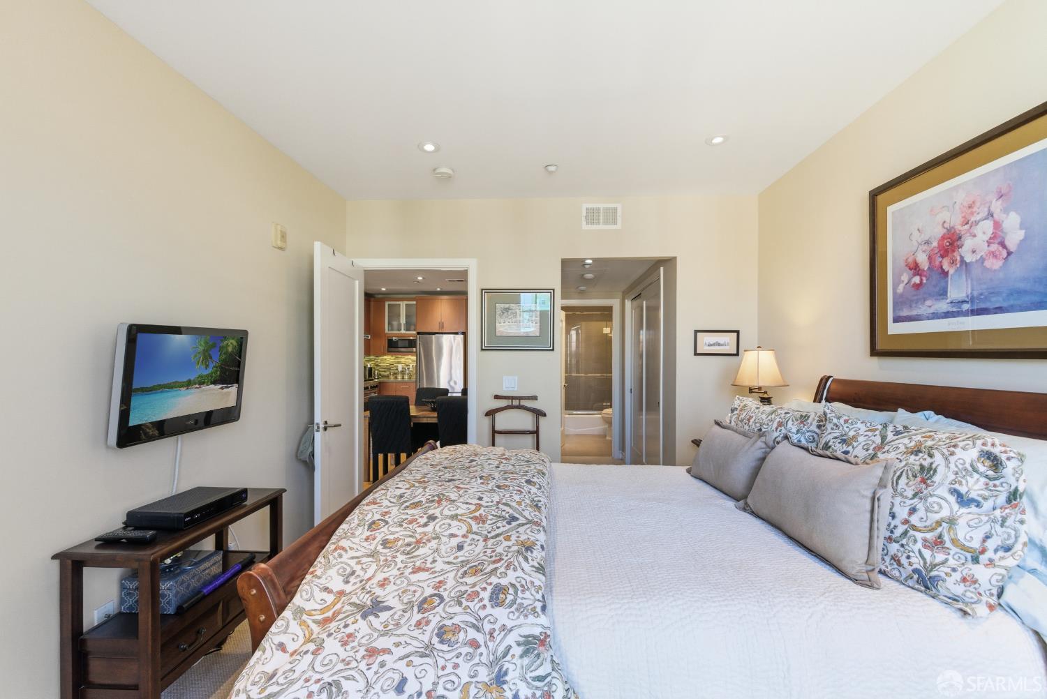 Detail Gallery Image 2 of 14 For 1725 Washington St #9,  San Francisco,  CA 94109 - 2 Beds | 2 Baths