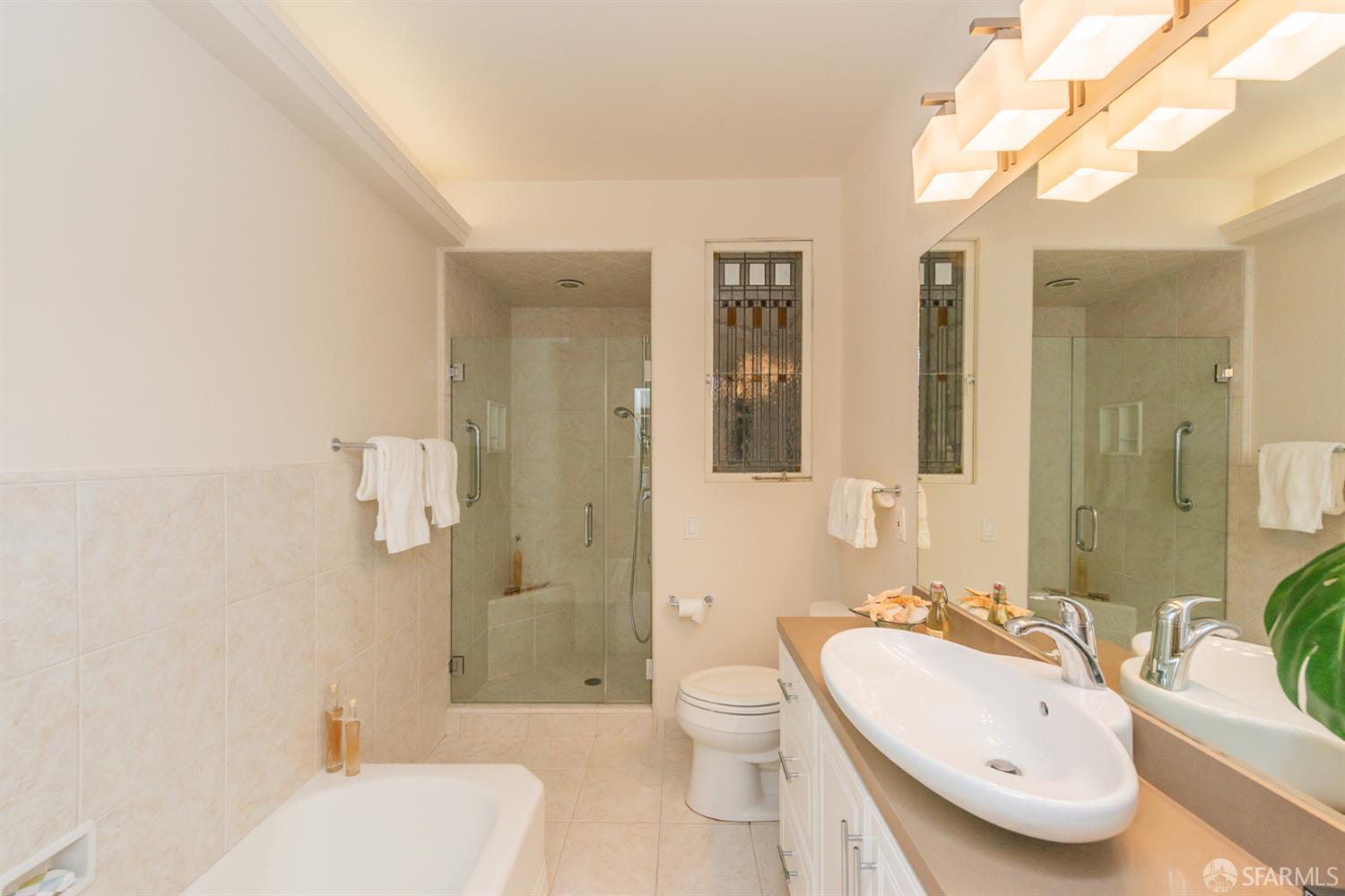 Detail Gallery Image 11 of 27 For 1183 Chestnut St, San Francisco,  CA 94109 - – Beds | – Baths