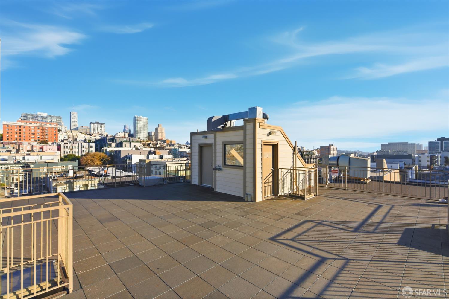 Detail Gallery Image 12 of 14 For 1725 Washington St #9,  San Francisco,  CA 94109 - 2 Beds | 2 Baths