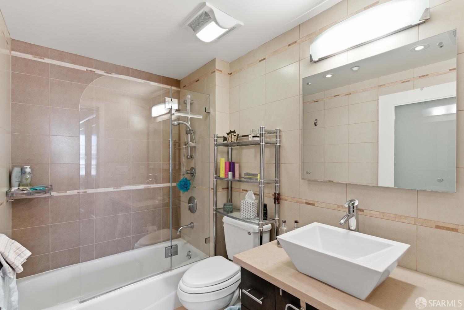 Detail Gallery Image 11 of 14 For 1725 Washington St #9,  San Francisco,  CA 94109 - 2 Beds | 2 Baths