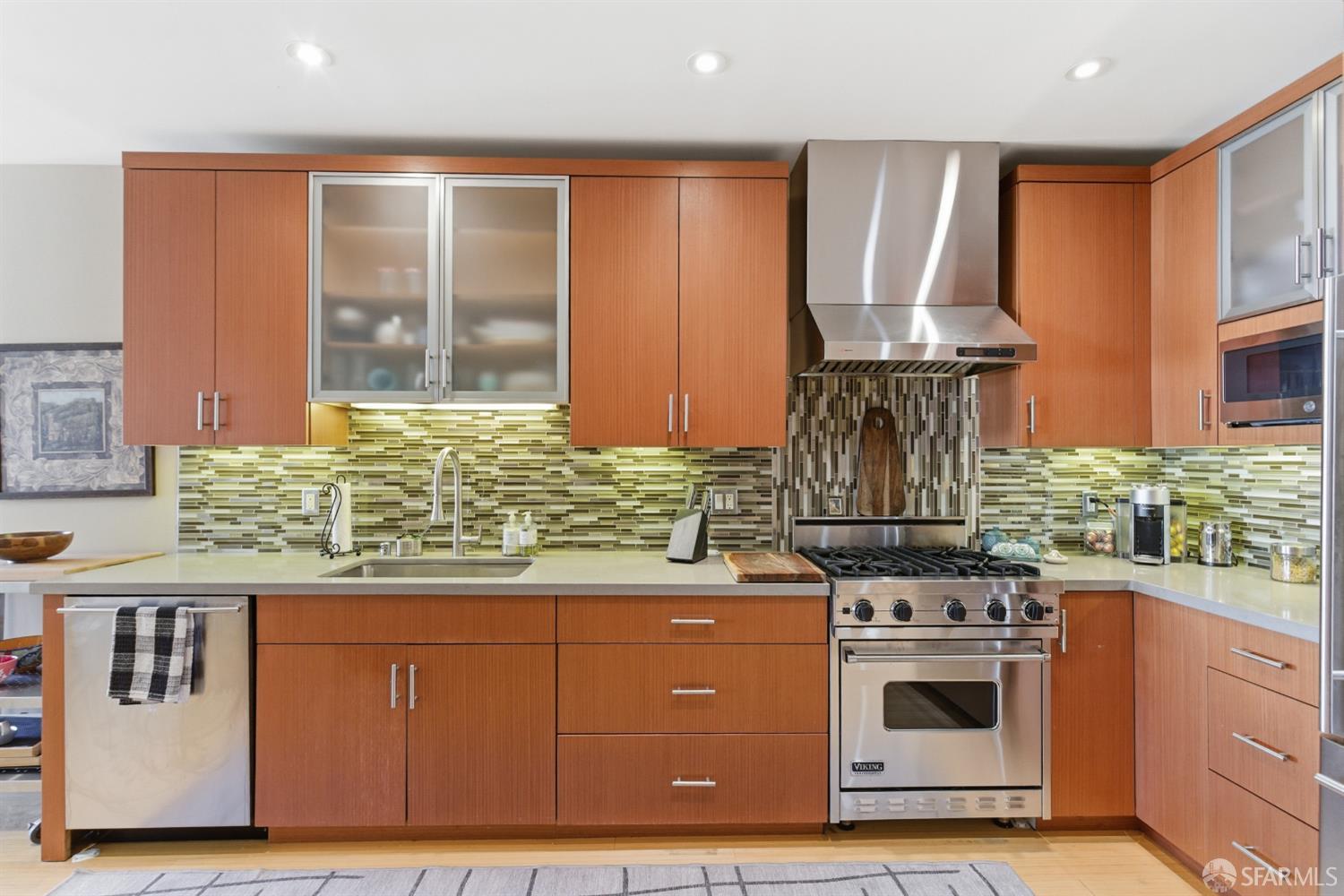 Detail Gallery Image 7 of 14 For 1725 Washington St #9,  San Francisco,  CA 94109 - 2 Beds | 2 Baths