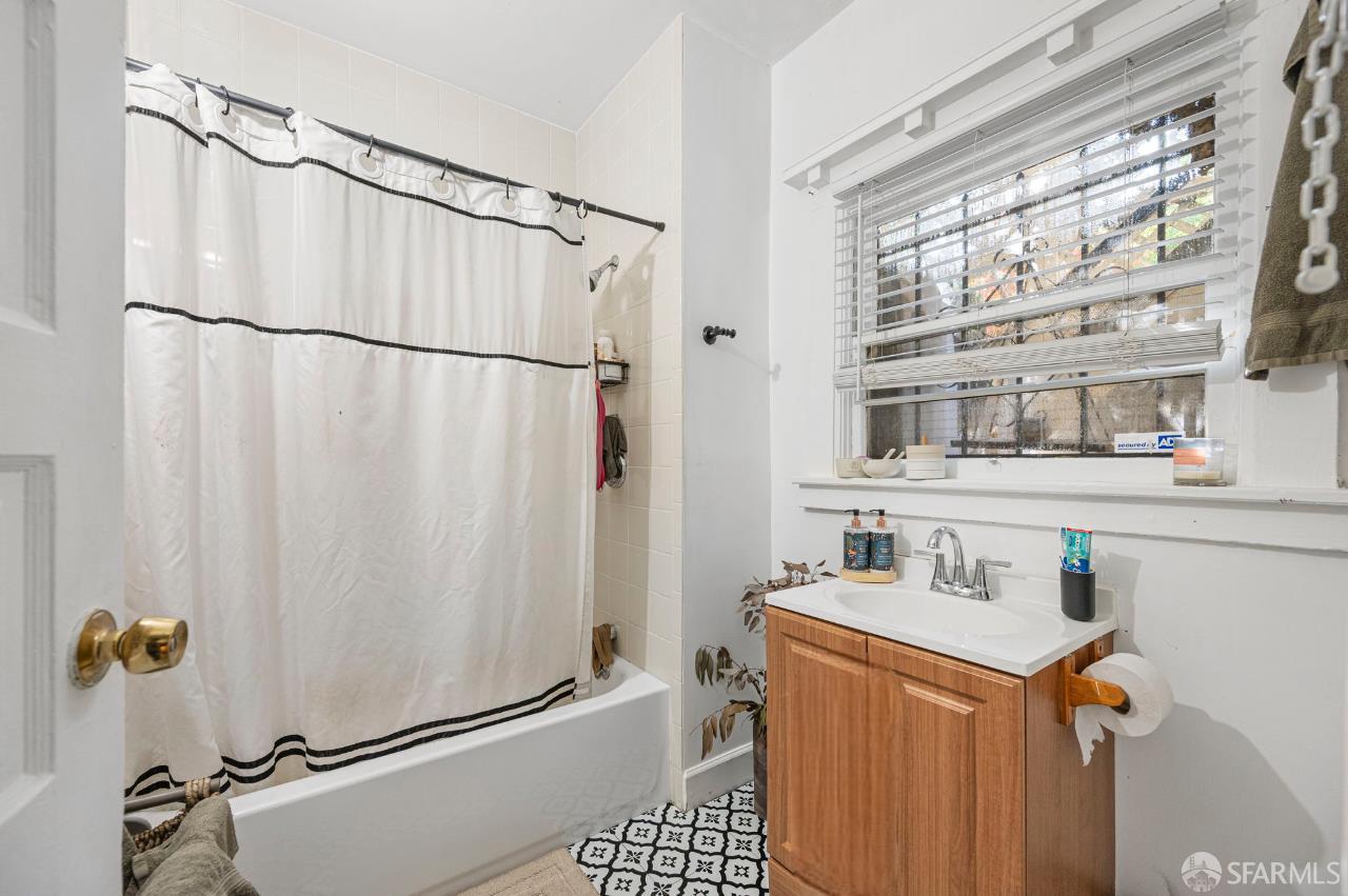 Detail Gallery Image 20 of 82 For 2941 Harrison St, Oakland,  CA 94611 - – Beds | – Baths